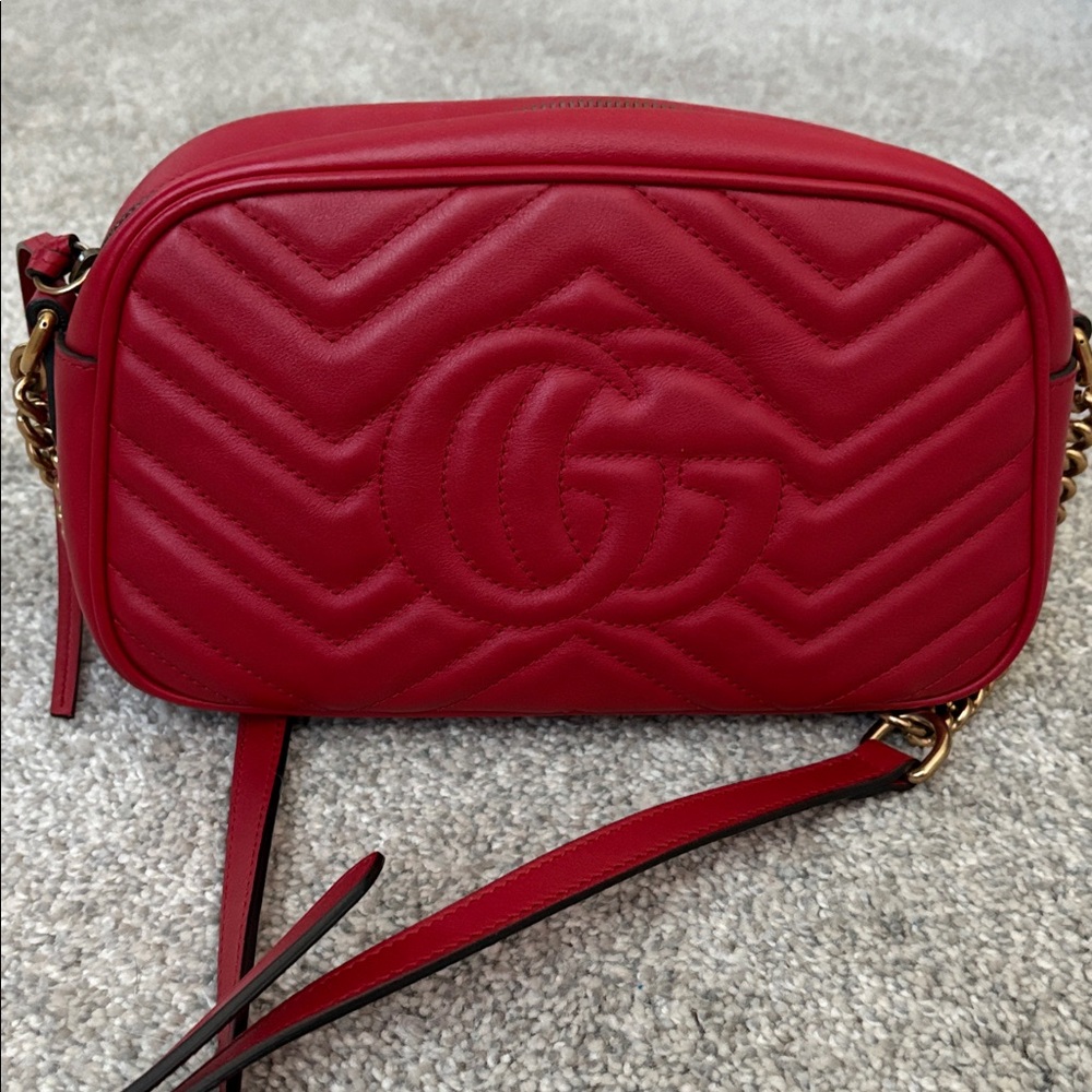 GG Marmont Small Matelasse Crossbody Bag - Picture 4 of 16